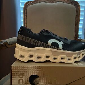 On Running ON Women’s Black/Frost Cloudmonster Size 10 Shoes